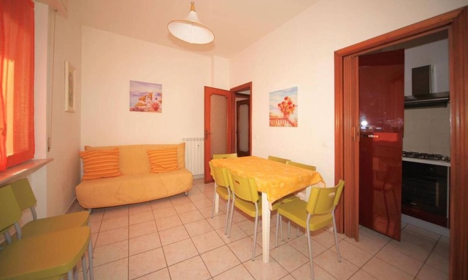 Borghetto Santo Spirito Apartment | Giardini 13 Int 15 - Two Bedroom Apartment, Sleeps 6