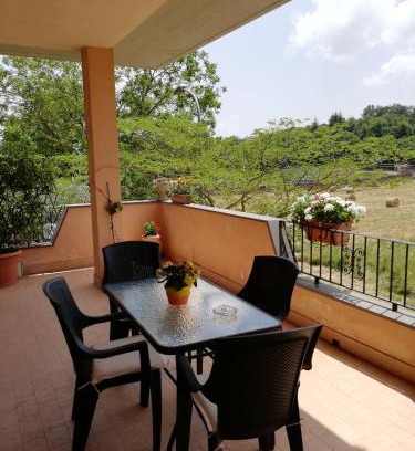 Bagnoregio Apartment | GIARDINO DI PRIMAVERA