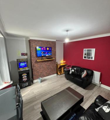 Fenham House | Giga Residential 4 Bedrooms, 8 guests , Near City Centre, Arcade Machine, Sky TV, Netflix, Free Wifi, Free Parking