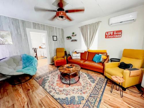 Reed Creek House | Giggling Creek Cottage - BedJet! King Sized! Gazebo, 45 Acres, Arcades, Nintendo, more