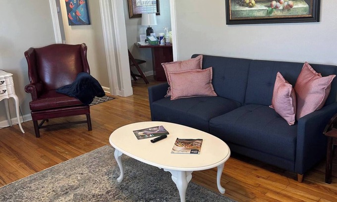 Mobile Condo | Gigi's Midtown Getaway #2