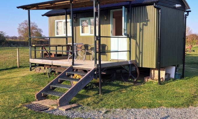 Wall-under-heywood Cottage | GILBERRY SHEPHERDS HUT, romantic, with open fire in Church Stretton