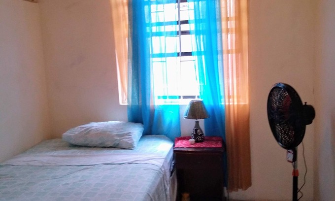 Henrys House | Gill's Place is located in Bridgetown, just 2 minutes away from Brown's Beach.