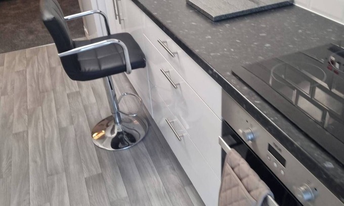 Gillingham House | Gillingham 4-bed Stay - Wifi, Parking, Ldn Access