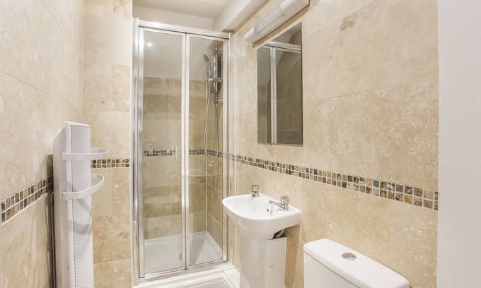 York Cottage | Gillygate Boutique Apartment - sleeps 4 guests in 1 bedroom