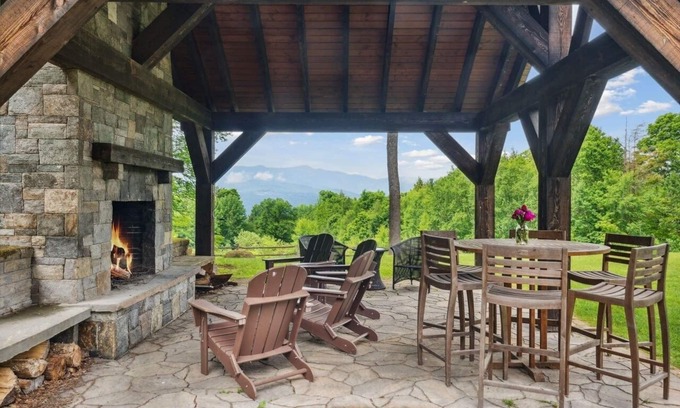 Moscow House | Gin Brook Estate - Spectacular mountain views!