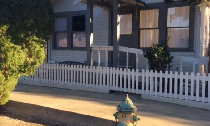 Lone Pine House | Gingerbread house