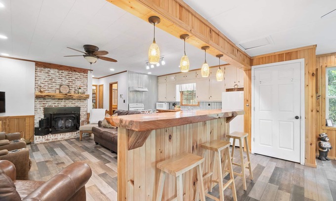 Newland Cottage | Gingercake Mountain Cottage on the east edge of Linville Gorge