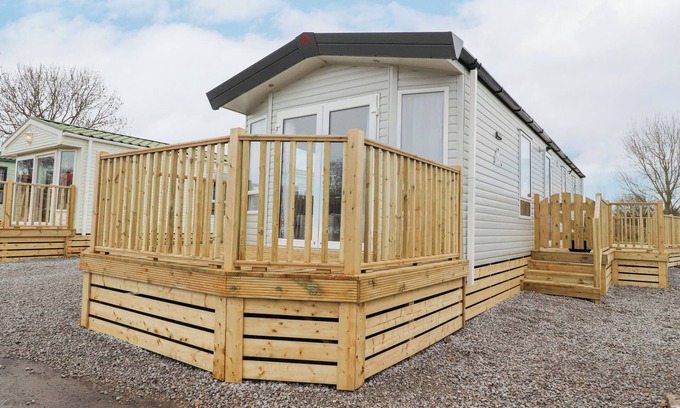 Wesham Cottage | GIORGIO, family friendly, with hot tub in Warton, Lancashire