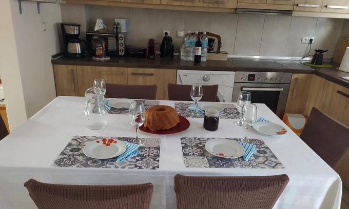 Petaloudes Apartment | Giota's City House