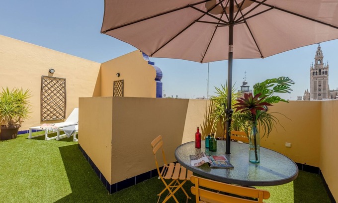 Historical Center Apartment | Giralda Views Deluxe with Private Terrace