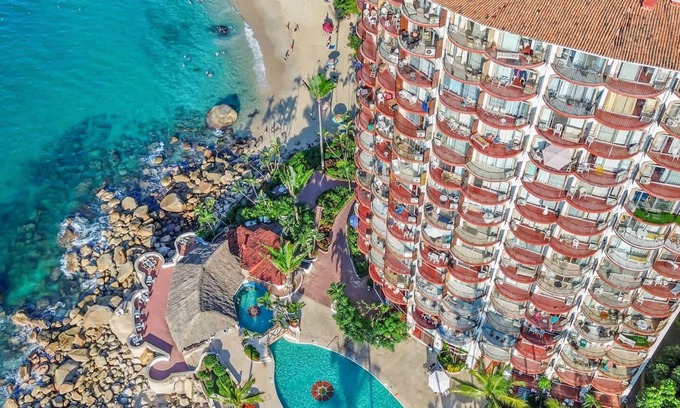 South Shore Hotel Area Apartment | Girasol 1001: Playa Gemelas Beachfront Suite