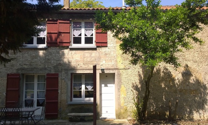 Aire-sur-l'Adour Cottage | girls cottages Castera THE TIVOLI