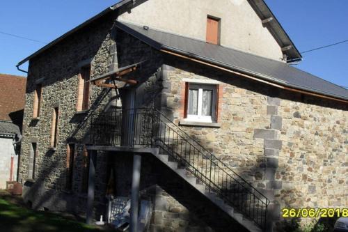 La Goutelle Apartment | GITE à LA FERME PRES VULCANIA-GR89