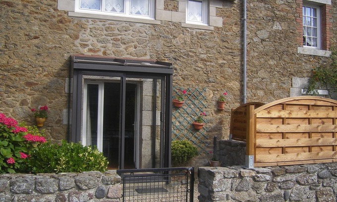 Saint-Lunaire Cottage | Gite 4 pers ST-LUNAIRE. 10 mn walk from beach and center. July 5 to 12 Overnight stays