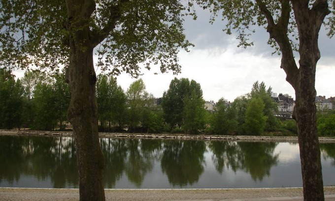 Bourgogne Apartment | Gîte Appart "La Gabare" with view of the Loire River