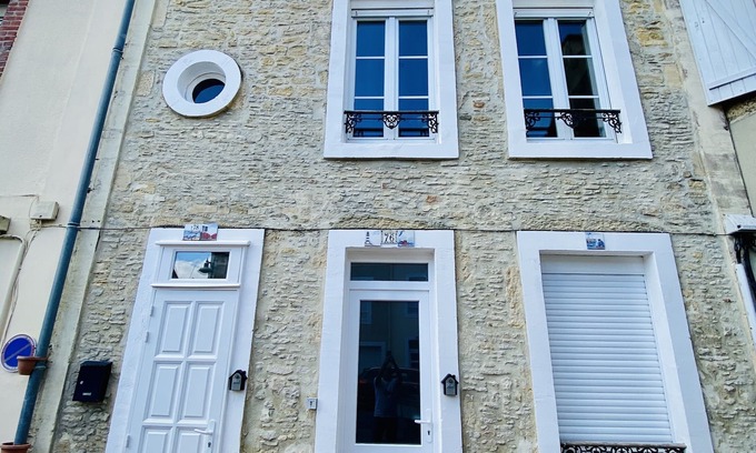 Grandcamp-Maisy Apartment | Gîte "Au bord des Embruns" 2 Pers in the heart of the Landing Beaches