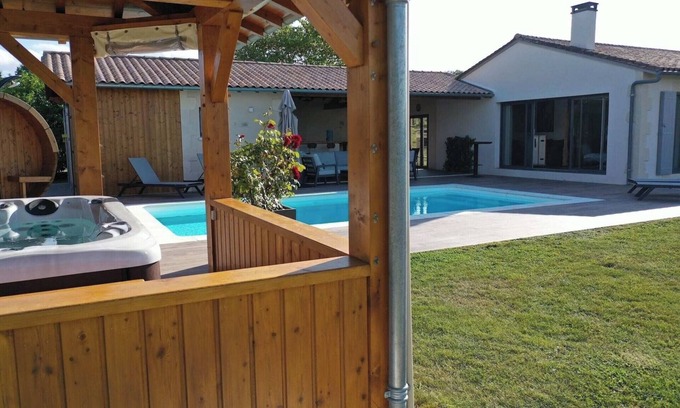 Monbazillac Cottage | Gite Aux Escapades de MONBAZILLAC Swimming pool Sauna and Spa Electric bikes