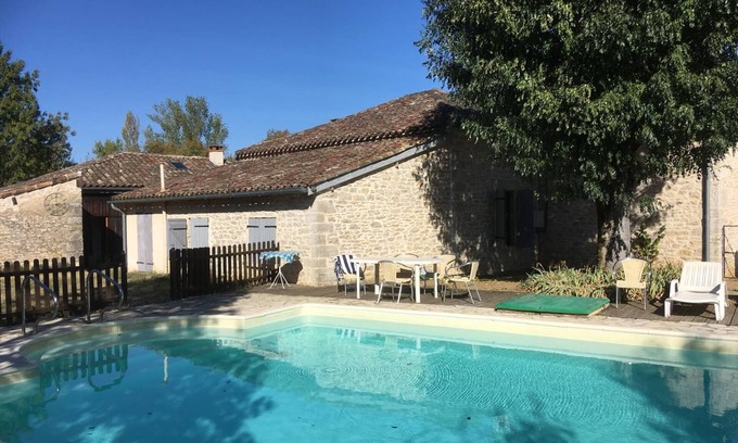 Septfonds House | Gite Bacquiès - Restored farmhouse and barn with enclosed garden and heated swimming pool