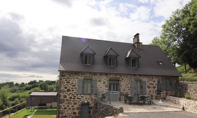 Besse Cottage | Gite Besse, 4 bedrooms, 8 persons