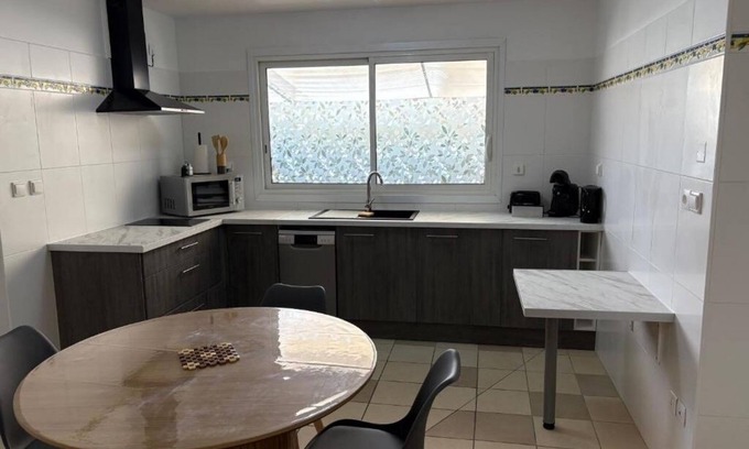 Nissan-lez-Enserune Cabin | Gite chez Galinette 50M2 plus 50M2 private terrace 300m from center