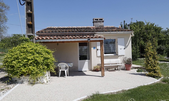 Gente House | Gite "Chez Martine" - 2 people near Cognac