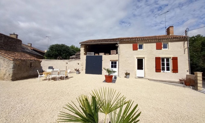 Moncontour House | Gite de la Source