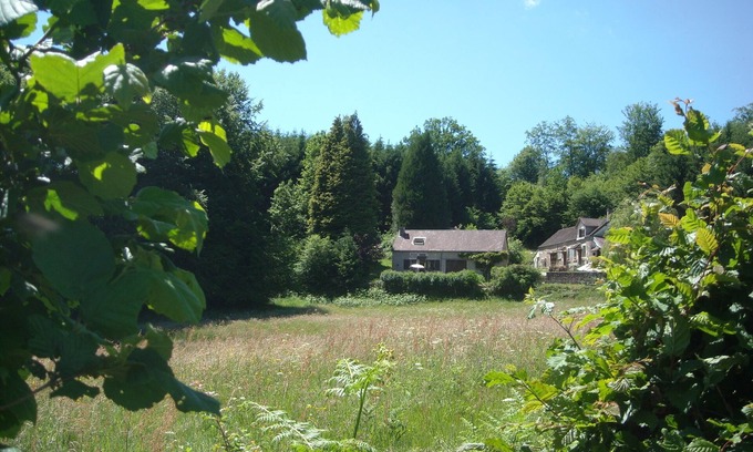 Dun-les-Places Cottage | gîte des croisettes, in the Morvan regional park