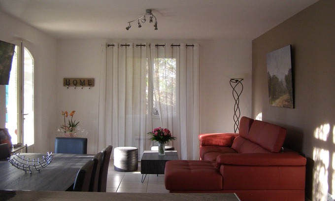 Mouries House | Gite du coq qui chantent 100 m2 with swimming pool