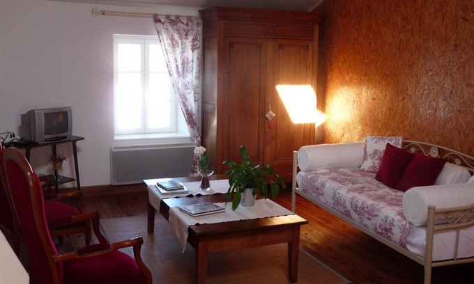 Ferrieres-sur-Sichon Cottage | Gite Ferrières-sur-Sichon, 3 bedrooms, 6 persons