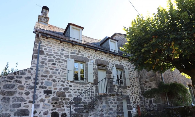 Fontanges Cottage | Gite Fontanges, 2 bedrooms, 5 persons