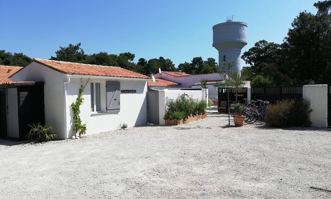 Rivedoux-Plage Cottage | Gite for 2/4 people, a double room, a mezzanine bedroom, patio