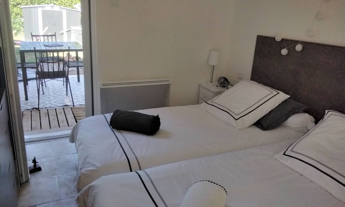 La Roche-Vineuse Cottage | Gite for 2 people near MACON in BURGUNDY.