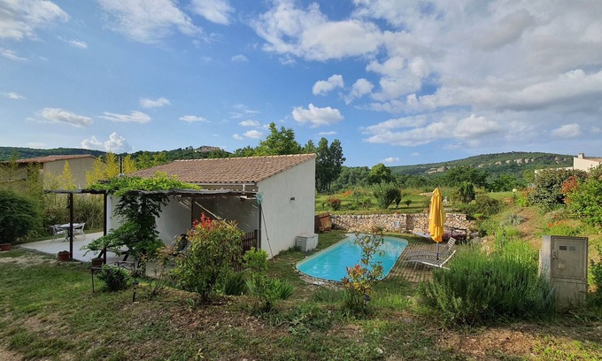 Saint-Martin-de-Castillon Villa | Gîte Hanna en Luberon, private pool, 2 to 4 Pers. Peace and quiet, heart of nature