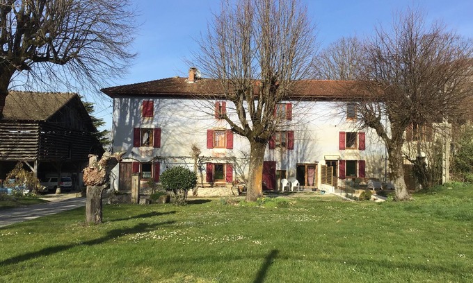 Saint-Pierre-de-Cherennes House | Gîte in a tastefully renovated 17th century country house.
