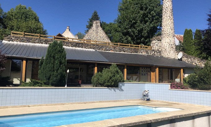 Saint-Alyre-es-Montagne House | Gîte in the mountains 1140m facing the swimming pool ideal for hiking guaranteed change of scenery