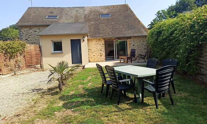 Cosse-le-Vivien Other | Gite in the heart of a farm overlooking meadows and animals.