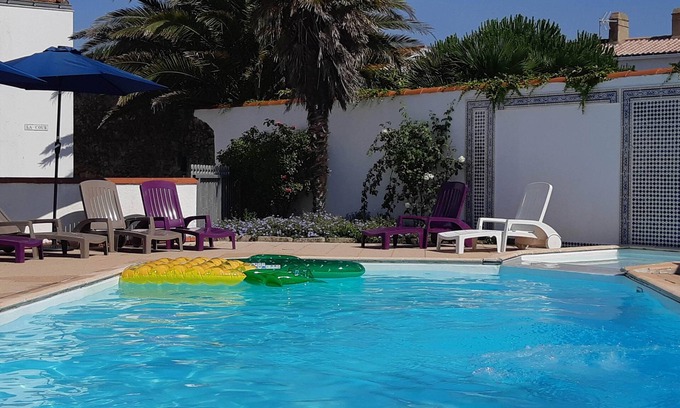 Sallertaine House | Gîte in the heart of an artists' village - close to the ocean - marsh views