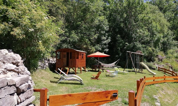 Saint-Etienne-en-Devoluy Cottage | Gîte in the heart of nature, cool, calm and magnificent view