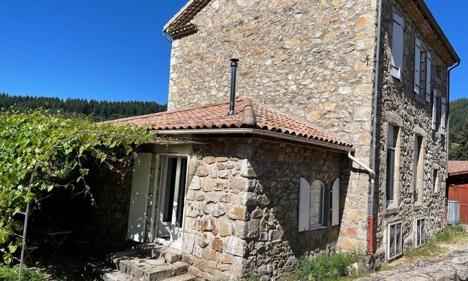 Accons House | Gîte in the Monts d'Ardèche park 07160 Accons
