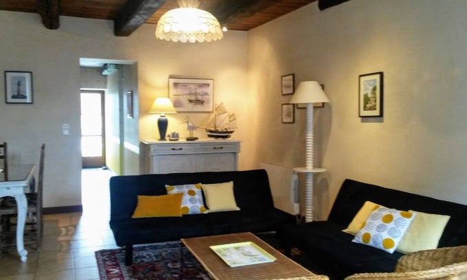 Pleudihen-sur-Rance House | Gite in typical farmhouse on the banks of Rance