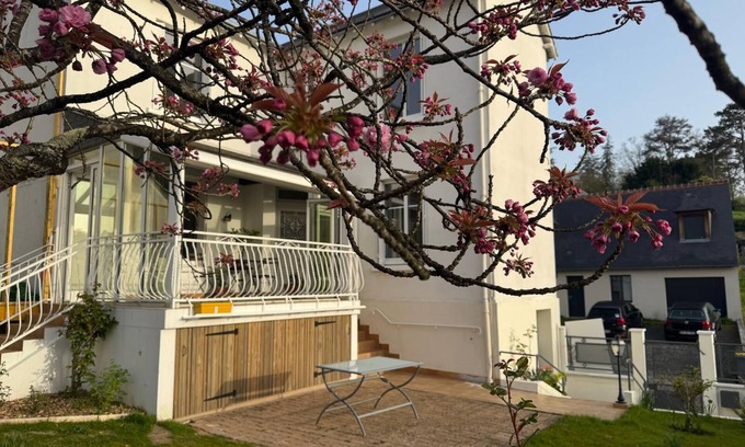 Rochecorbon House | Gîte la Forge center of Rochecorbon. Pets welcome!