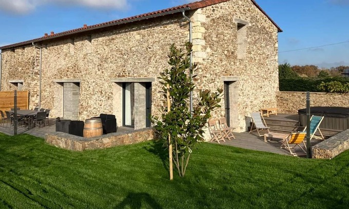 La Haie-Fouassiere House | Gite La Haie-Fouassière, 4 bedrooms, 8 persons