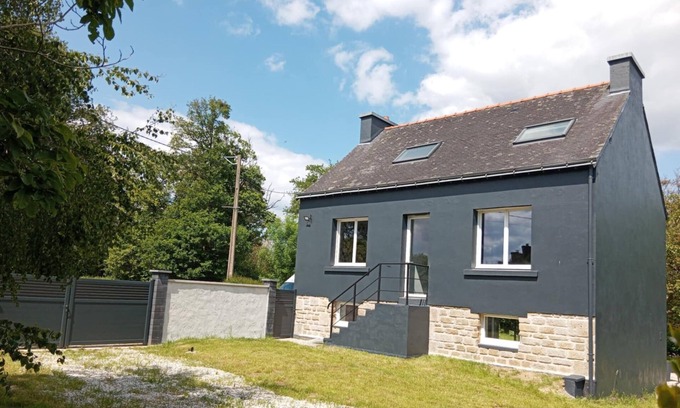 Kernascleden House | Gite - La Maison * Ideal for relaxing with family or friends