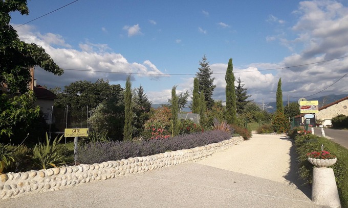 Saint-Hilaire-du-Rosier Cottage | GITE LES GALETS SINGING AT THE FOOT OF THE VERCORS accessibility PMR *