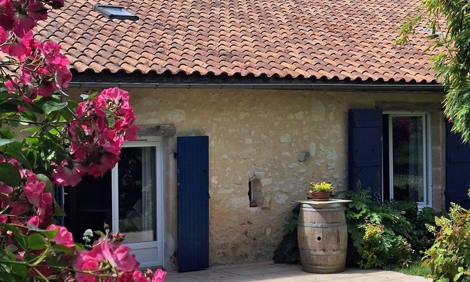 Frontenac House | Gite "Le Pressoir" in a quiet location, next to a cycle path.