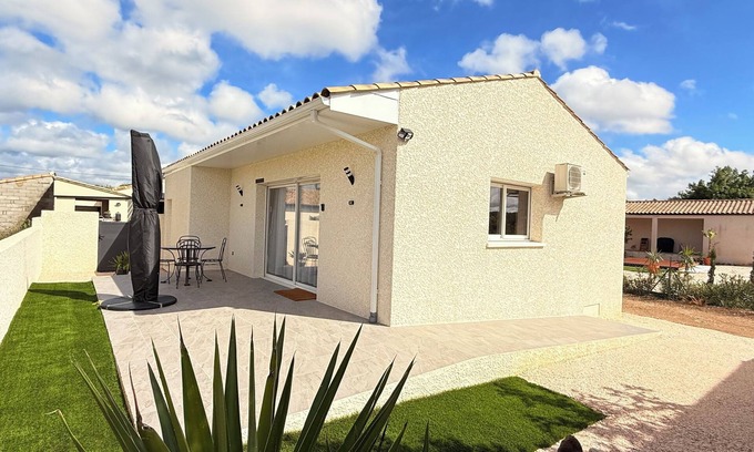 Pouzolles Villa | Gite "Le Puech Fario" Comfortable new villa in the countryside ideal for couples