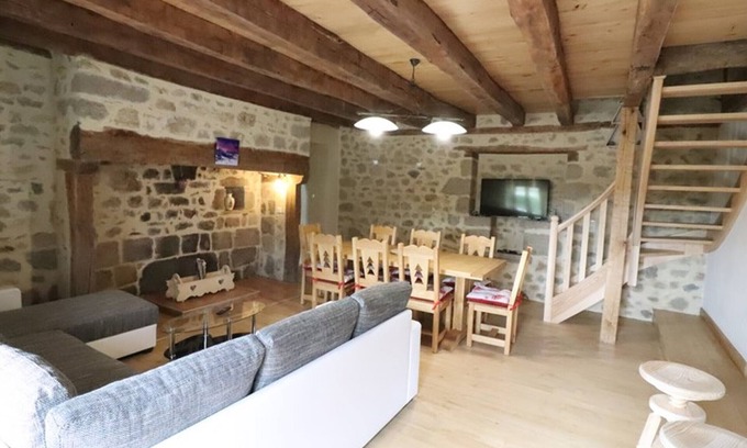 Le Rouget-Pers Cottage | Gite Le Rouget-Pers, 4 bedrooms, 8 persons