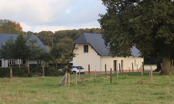 Bouillancourt-en-Sery Cottage | GITE LE TCHIO BATTEUX WITH PRIVATE JACCUZI