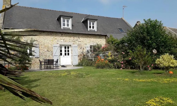 Pirou House | GITE LES GOELANDS House 300M from the sea, enclosed garden for animals.